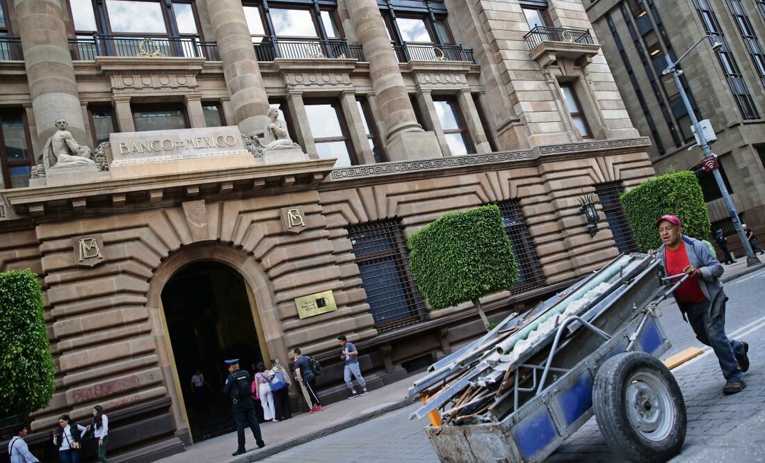 Analistas consultados por Banxico revisaron a la baja su expectativa para el PIB de 1.20% a 1.12% y para el 2026 conservaron el 1.80% de la encuesta anterior. Foto: Archivo/El Universal