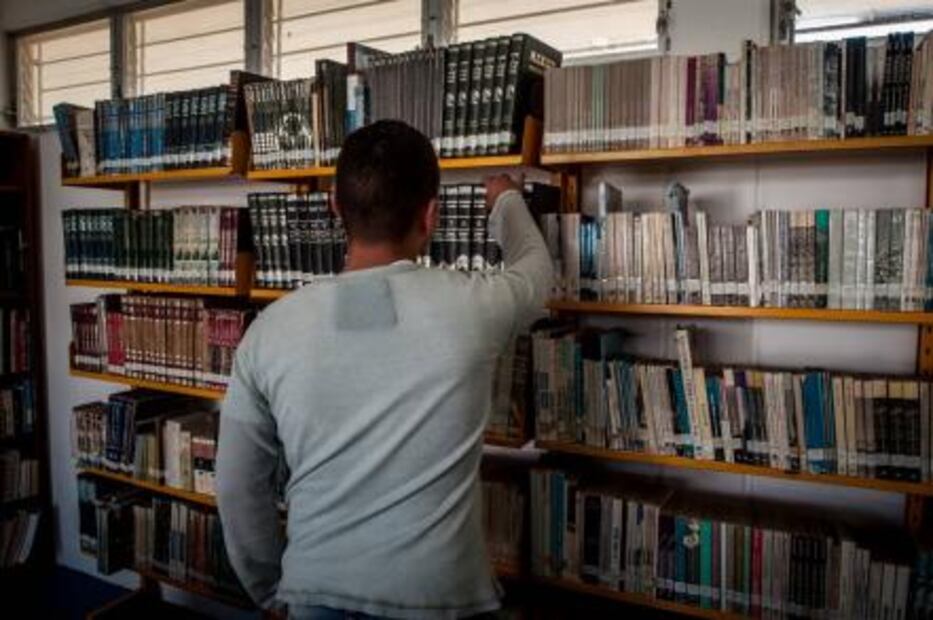 “Cuando salga le echaré ganas, seré carpintero”