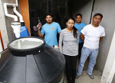 Llevan agua de lluvia para los afectados del sismo