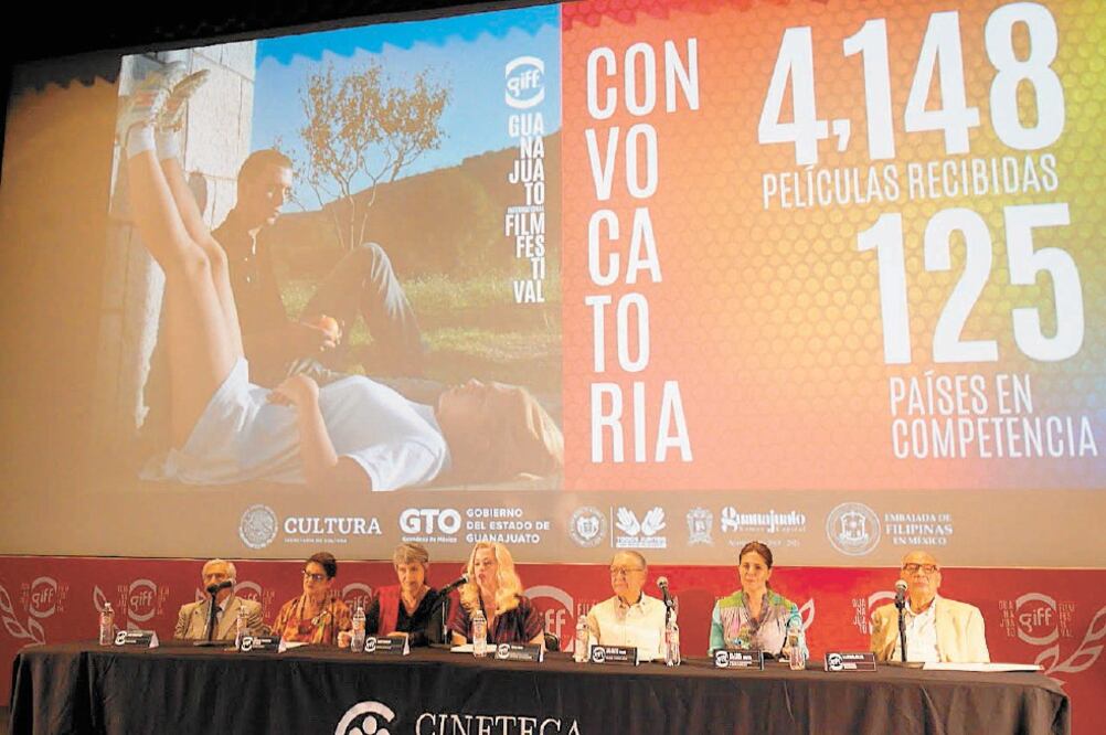 Los organizadores del festival, encabezado por Sara Hoch, en la Cineteca. Foto: GIFF