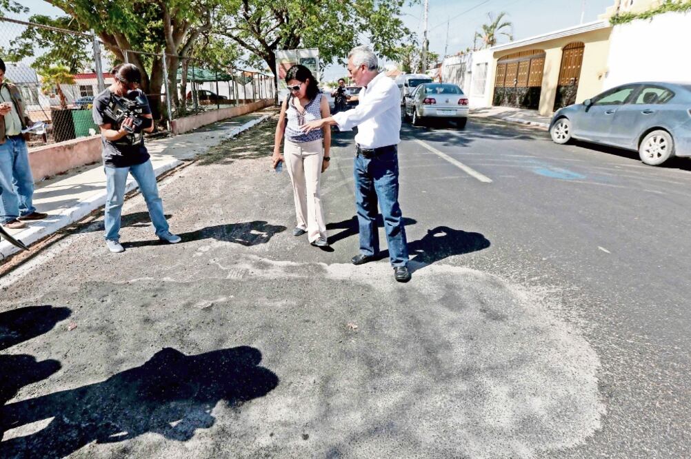 Afectaciones. La pavimentación en al menos 10 calles de Mérida sólo duró un mes porque el ácido levanta el chapopote. (ESPECIAL)