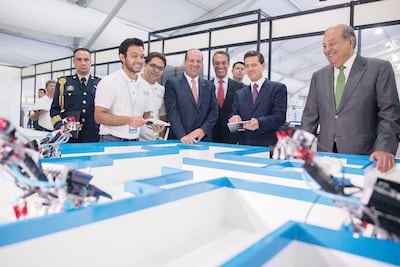 EPN va a Aldea Digital con Slim