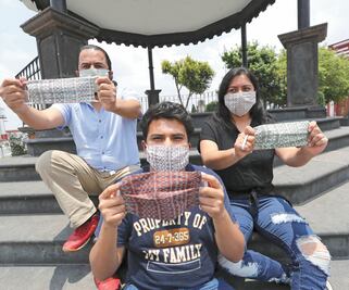 Hacen cubrebocas con tejido de rebozos