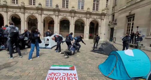 Policía francesa irrumpe en la universidad de la Sorbona para desalojar a activistas propalestinos