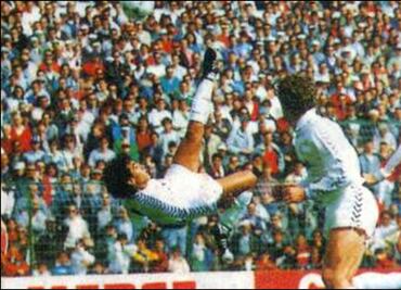 Eligen a Hugo Sánchez como el mejor futbolista mexicano de la historia