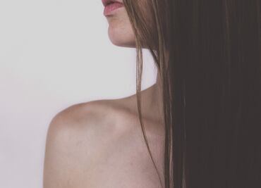 Por qué comprar el aceite de coco para el pelo que venden en playas