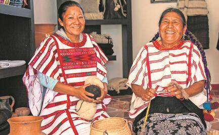 Mujeres se empoderan con rescate de tejidos