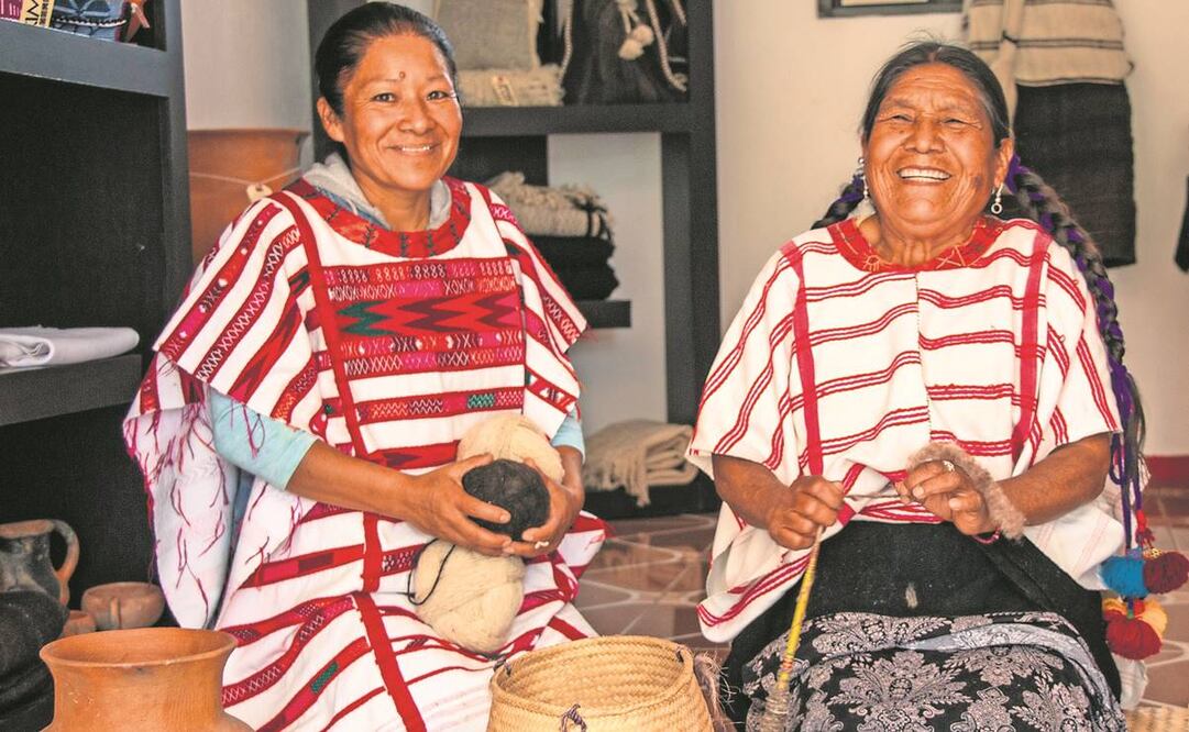 Desde 2011, la colectiva Kimi Ndii enseña a jóvenes para que no se pierda el tejido de su comunidad. Foto:Juana García/EL UNIVERSAL