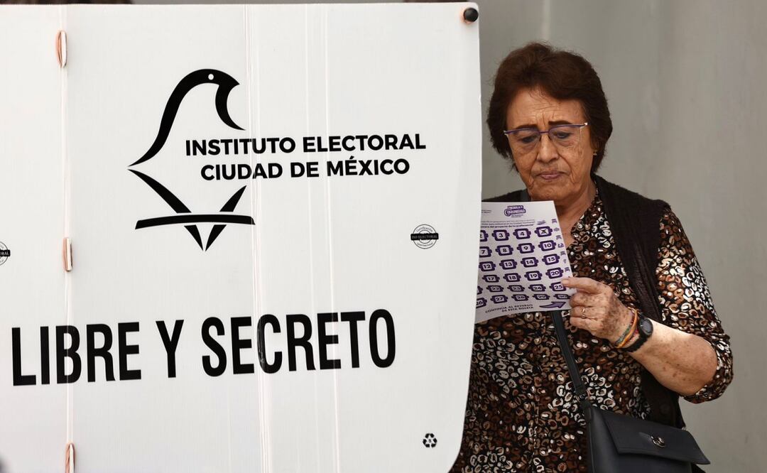 A pesar de que están en juego 2 mil 143 millones de pesos y más de 13 mil proyectos, las mesas receptoras registran poca afluencia ciudadana. Foto: Berenice Fregoso