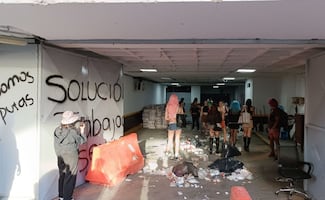 Trabajadoras sexuales causan destrozos en oficinas de Secretaría del Bienestar; exigen ampliar apoyo económico por obras en Tlalpan