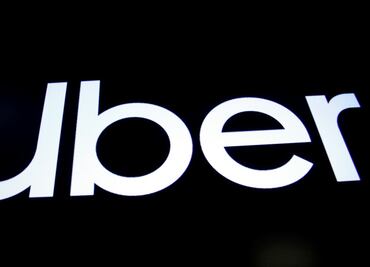 Uber va por Tesla en la carrera por los robotaxis; se asocia con Lucid para sacar su primer modelo de este tipo