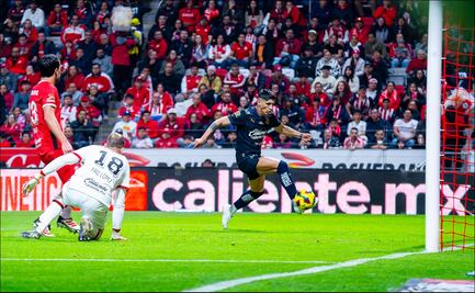 Chivas exige los audios originales del VAR; hay inconformidad por el gol invalidado a Alan Pulido