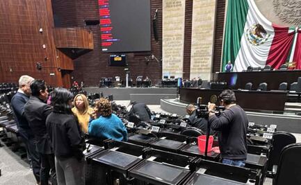 Goteras interrumpen sesión en la Cámara de Diputados; ponen cubetas para proteger curules y micrófonos