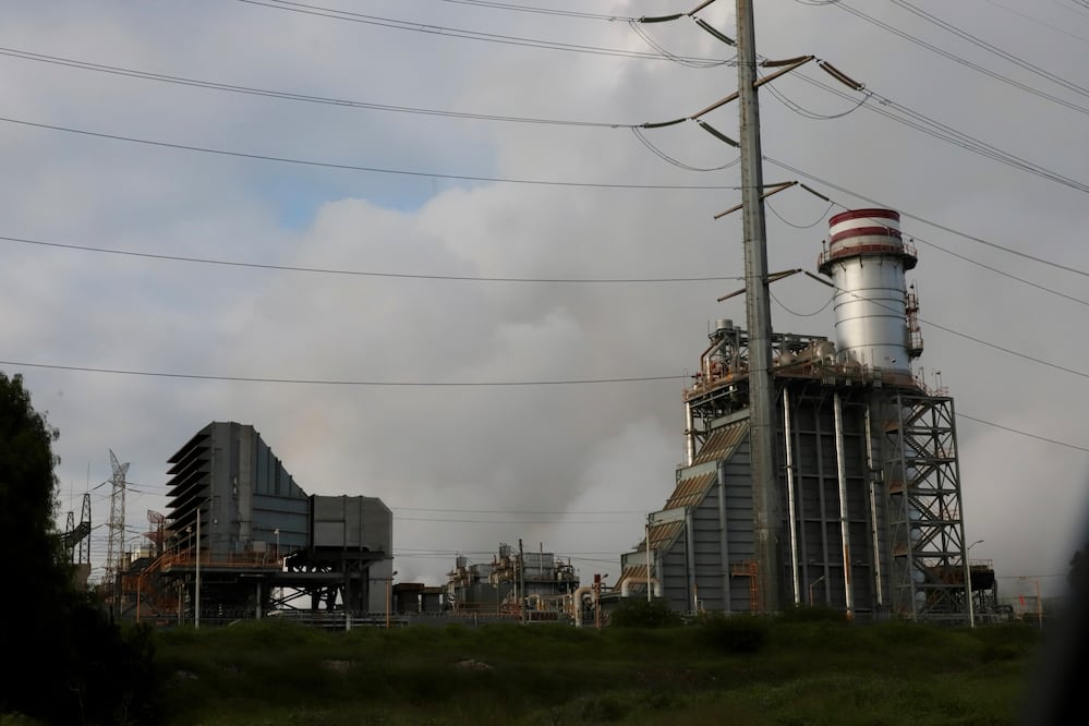 La termoeléctrica Francisco Pérez Ríos, en Tula, Hidalgo, ha sido señalada como una de las principales fuentes de dióxido de azufre que impactan la calidad del aire en el Valle de México, donde viven más de 21 millones de personas. Foto: Especial