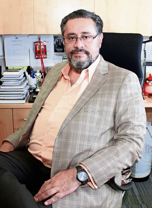 Los vendedores publican sus teléfonos o avisan de sus puntos de venta.