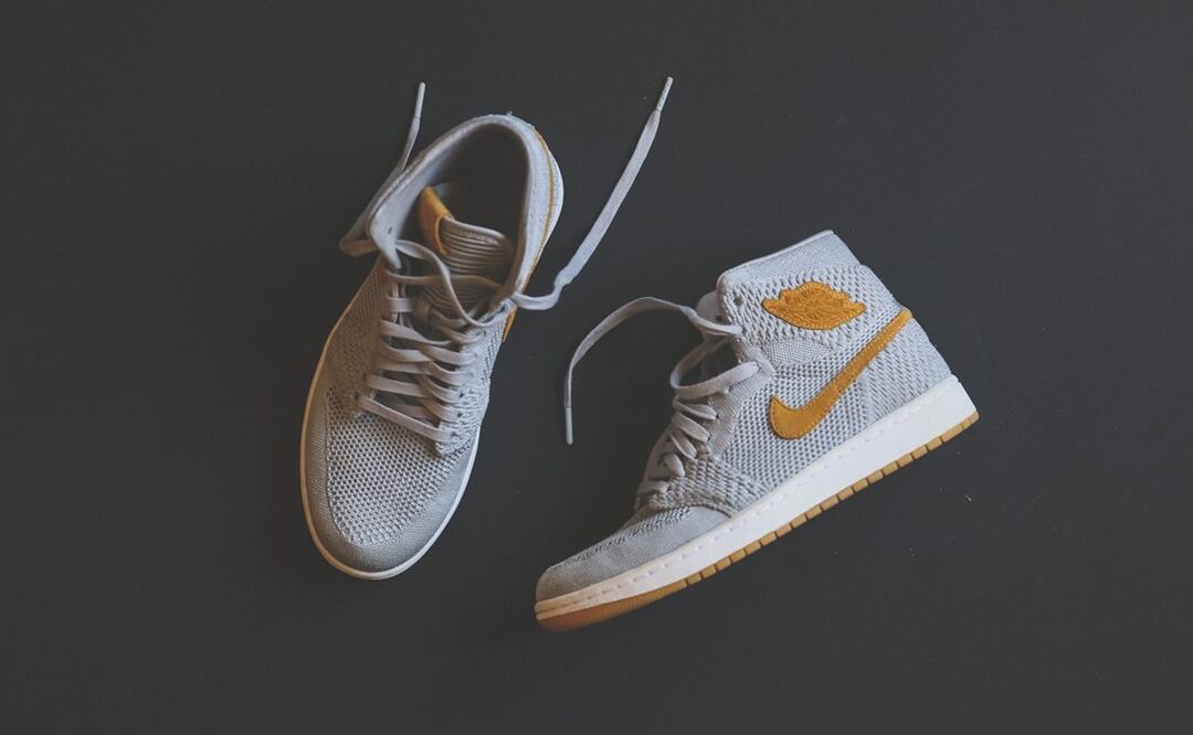 Hoy en día los tenis son ese calzado que jamás saldrá de nuestros armarios / Foto: Pexels