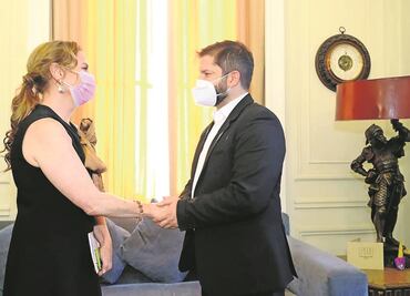 Boric asume, enarbolando la esperanza del cambio