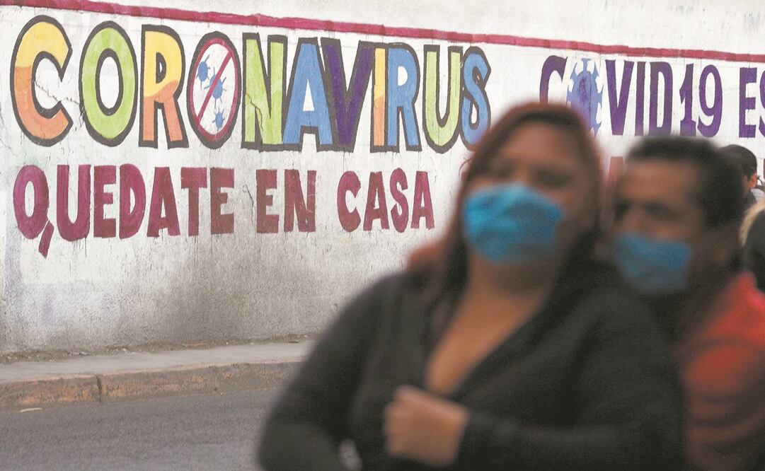 En la Ciudad de México es obligatorio el uso de cubrebocas en el transporte público, como el Metro, y para entrar al supermercado. Foto: REBECCA BLACKWELL. AP