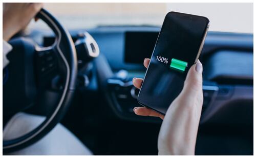 Evita responder los mensajes o llamadas del celular mientras conduces. Imagen: Freepik