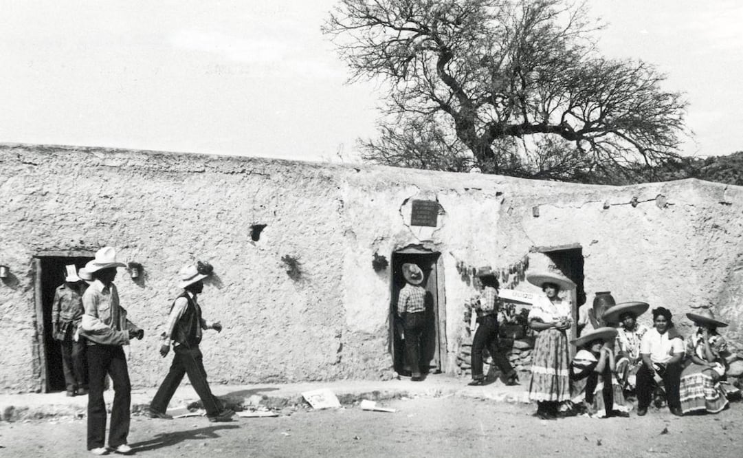 Una placa sobre el marco de la puerta marca la entrada a la que fue la casa de la infancia de Doroteo Arango, donde sostuvo sus últimos encuentros con su madre, antes de darse a conocer como Francisco Villa. ESPECIAL.