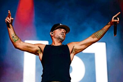 Residente va del escenario al set; debuta en “In the summer”