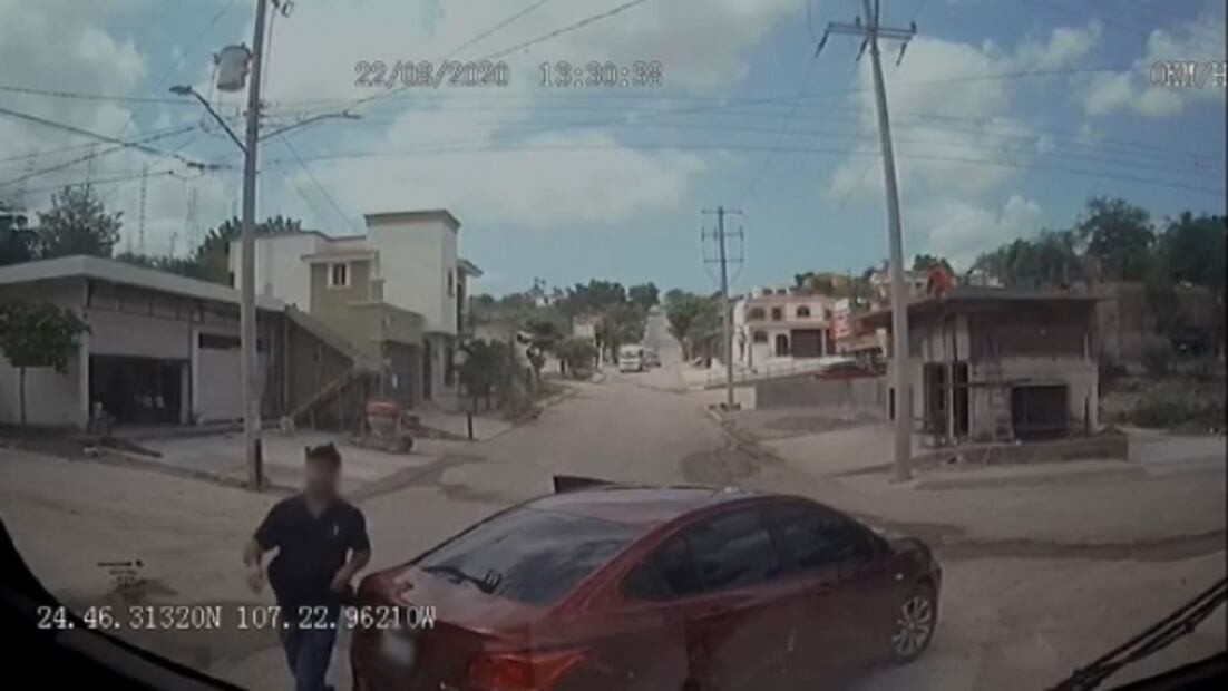 Graban agresión de agente de la Fiscalía de Sinaloa a chofer de transporte público