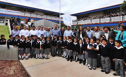 Moreno Valle llama a maestros y padres de familia a trabajar unidos