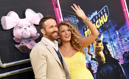 Ryan Reynolds felicita a su esposa con fotos “graciosas”