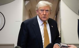 Trump asegura que EU será el "guardián" del estrecho de Ormuz; pide compensación por protegerlo