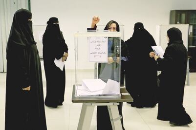 Arabia Saudita vota por al menos 20 candidatas