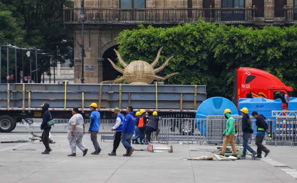 Labores de retiro de estructuras del FIFA Fan Fest en el Zócalo de la CDMX a nueve días de que concluyera en Mundial 2026/ Foto: Karla Guerrero. EL UNIVERSAL