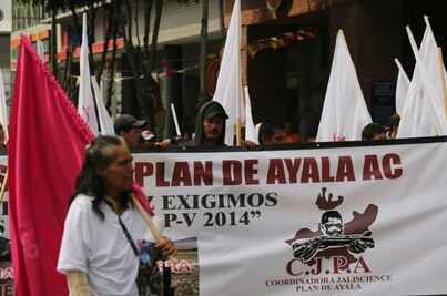 Campesinos marchan hacia San Lázaro