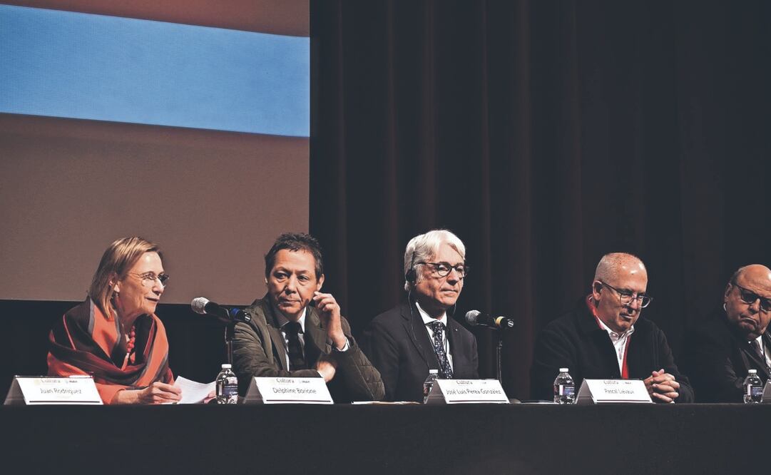 Perea; el director de la Delegación a la Innovación del Ministerio de Cultura de Francia, Pascal Liévaux, y el director del Museo de Antropología, Antonio Saborit. Foto: de INAH