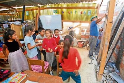 Atender carencias en escuelas, piden a presidenciables