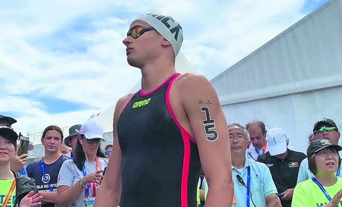 Santi comenzó en agua abiertas y ahora ha pasado a la alberca. Foto: Especial