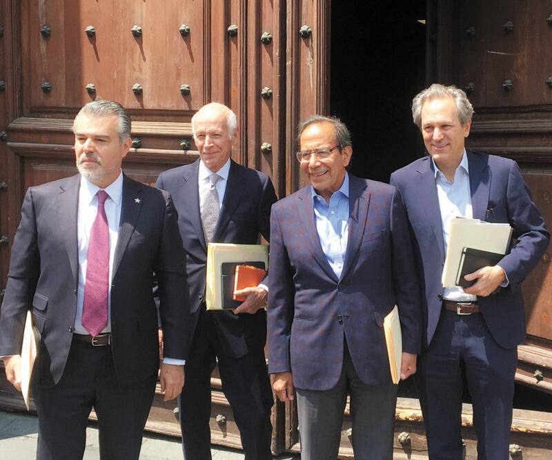 Titulares de la Concamin, Francisco Cervantes Díaz; de la Asociación de Bancos de México (ABM), Luis Niño de Rivera; del CCE, Carlos Salazar Lomelín, y del Consejo Mexicano de Negocios, Antonio del Valle Perochena. Foto: ALBERTO MORALES. EL UNIVERSAL