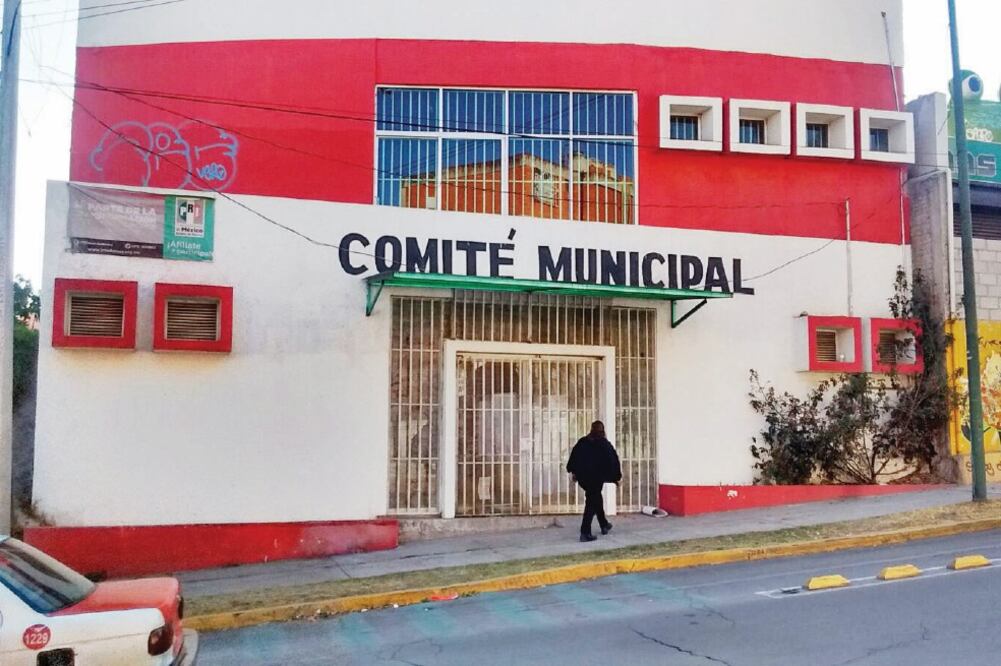 La sede del comité municipal del PRI en Cuautitlán Izcalli fue atacada por un grupo de personas que lanzaron bombas caseras. No se registraron lesionados (ESPECIAL)