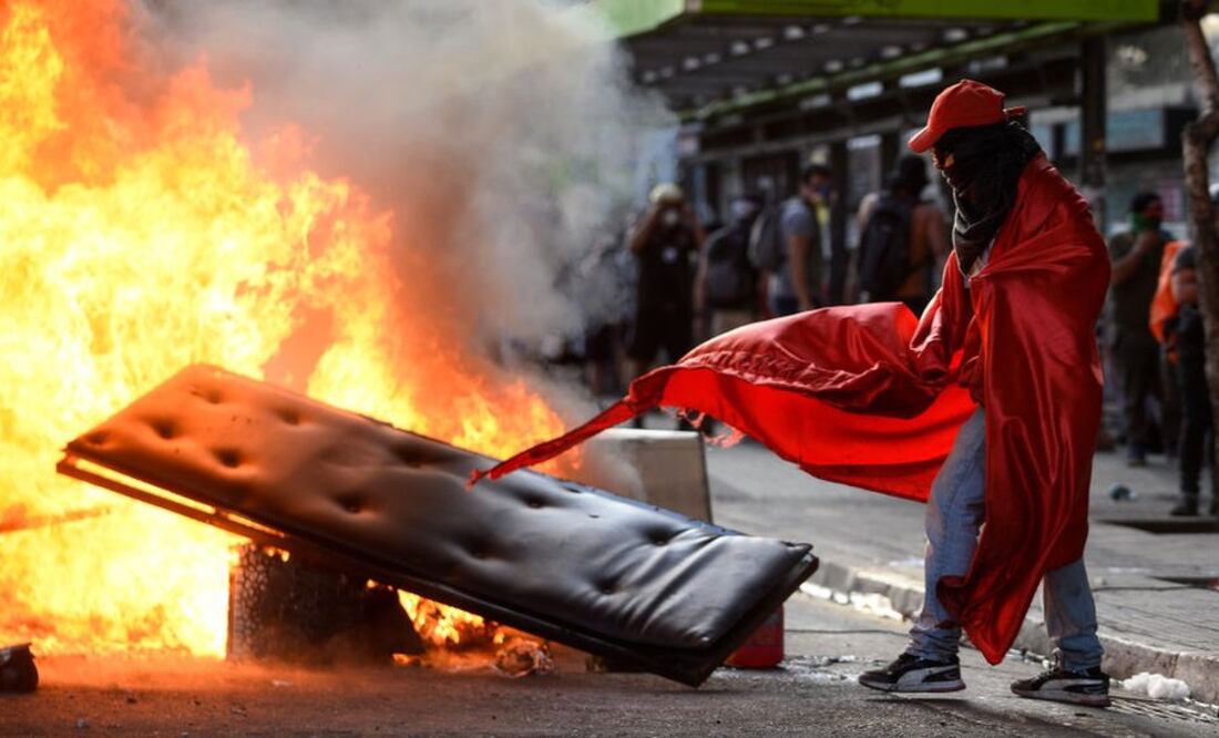 A 43 días del inicio de las manifestaciones, en Chile aún no se ha logrado calmar la violencia y los saqueos. Foto: Getty Images