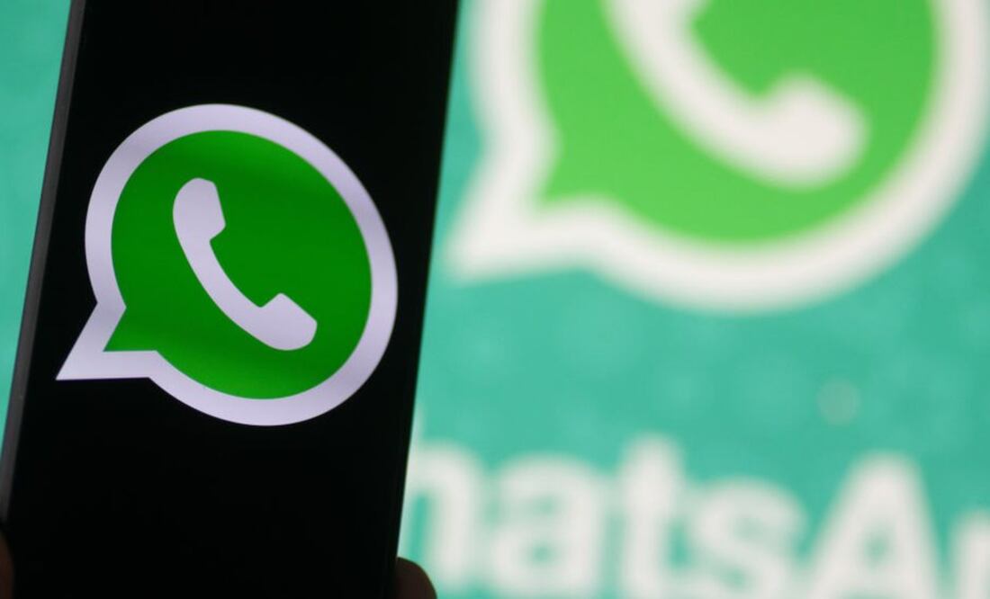 Si usas mucho WhatsApp, al punto que te molesta la vista o lo usas en lugares poco iluminados, ahora la aplicación ofrece una opción para que la experiencia sea más amable con tus ojos.