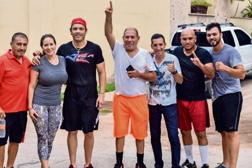 Por años, los hermanos del ídolo del box administraron los negocios de Julio César, de los cuales Rafael obtuvo licencia para un expendio de cervezas. (TOMADA DE INSTAGRAM)