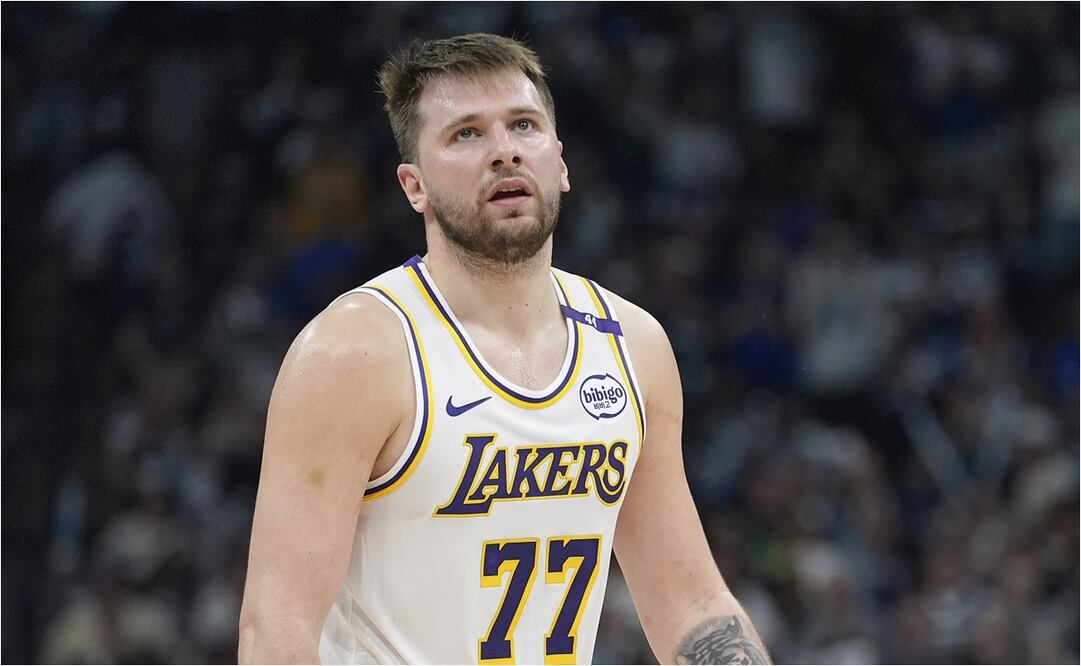 FOTO: Luka Doncic, figura de los Lakers dona cinco mil dólares - AP