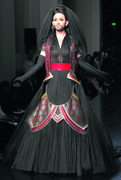 5 atuendos de Conchita Wurst que te robarán el aliento