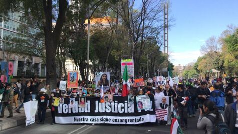 Marcha por la Verdad avanza sobre Reforma hacia Palacio Nacional
