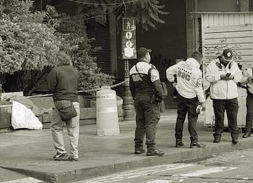 Hallan sin vida a hombre en jardinera en calles de la colonia Centro; autoridades determinarán las causas de la muerte