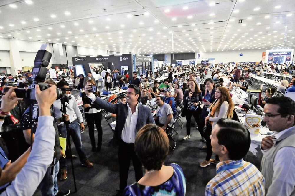 El gobernador Aristóteles Sandoval destacó que gracias al fortalecimiento del clúster tecnológico de Jalisco y la confianza de empresas mundiales para instalar sus oficinas de operación en la entidad se ha podido avanzar en la innovación (ESPECIAL)