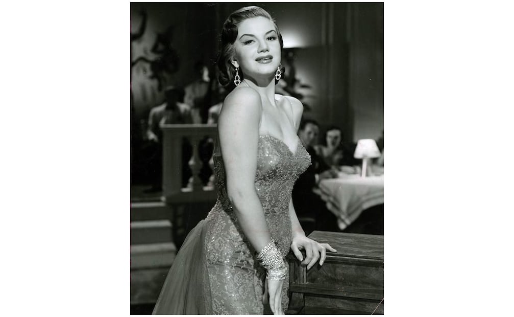 A Ana Luisa Peluffo, actriz de cabaret, cine, teatro y televisión, se le atribuye el primer desnudo en el cine mexicano. FOTO: Archivo