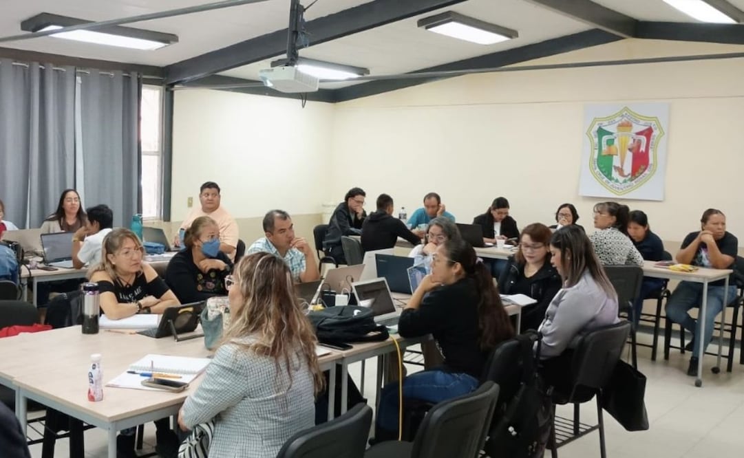 Más de 55 mil docentes de Guanajuato preparan el regreso a clases; fortalecerán habilidades de lectura.
Foto: Especial.