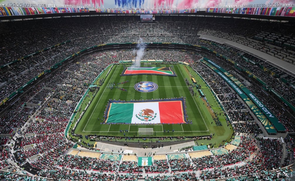 Aficionados llenan las gradas del Estadio Ciudad de México durante la ceremonia inaugural del Mundial 2026. Foto: AP