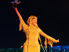Segundo día del Corona Capital 2025 divide a fanáticos entre ver a Aurora y Marina