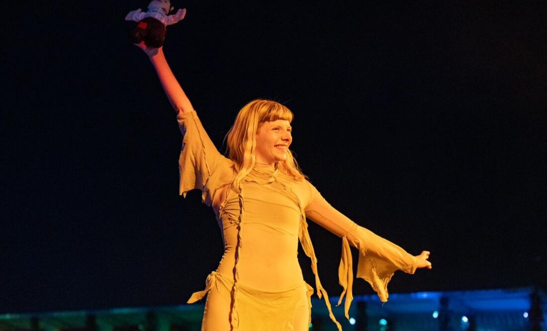 La cantautora noruega Aurora en el escenario principal del Corona Capital. Foto Hugo Salvador El Universal